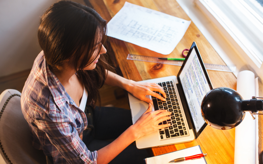 Blogger exitoso con estrategias de Marketing Digital en 2025